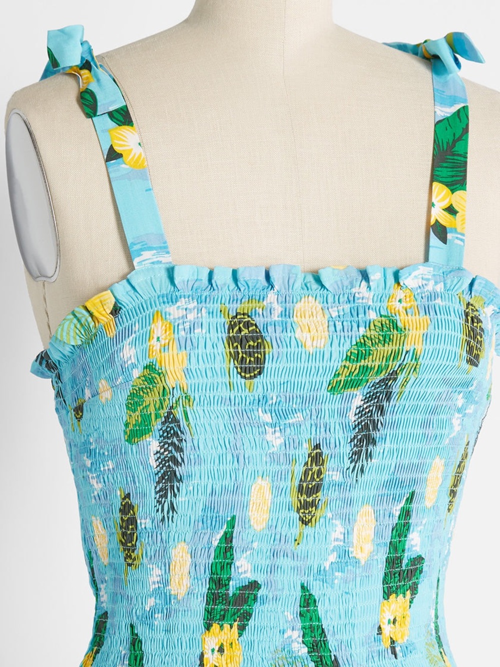 ModCloth x Collectif Sea Turtle Soiree
Smocked Tank Top, US Size 2